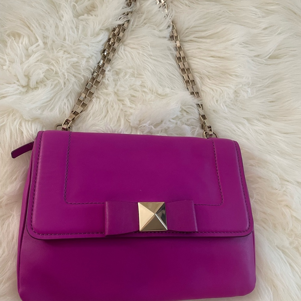 Fuschia Kate Spade Shoulder Bag with Chain Strap and Gold Hardware